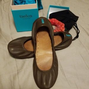 Brown Tieks with box & flower